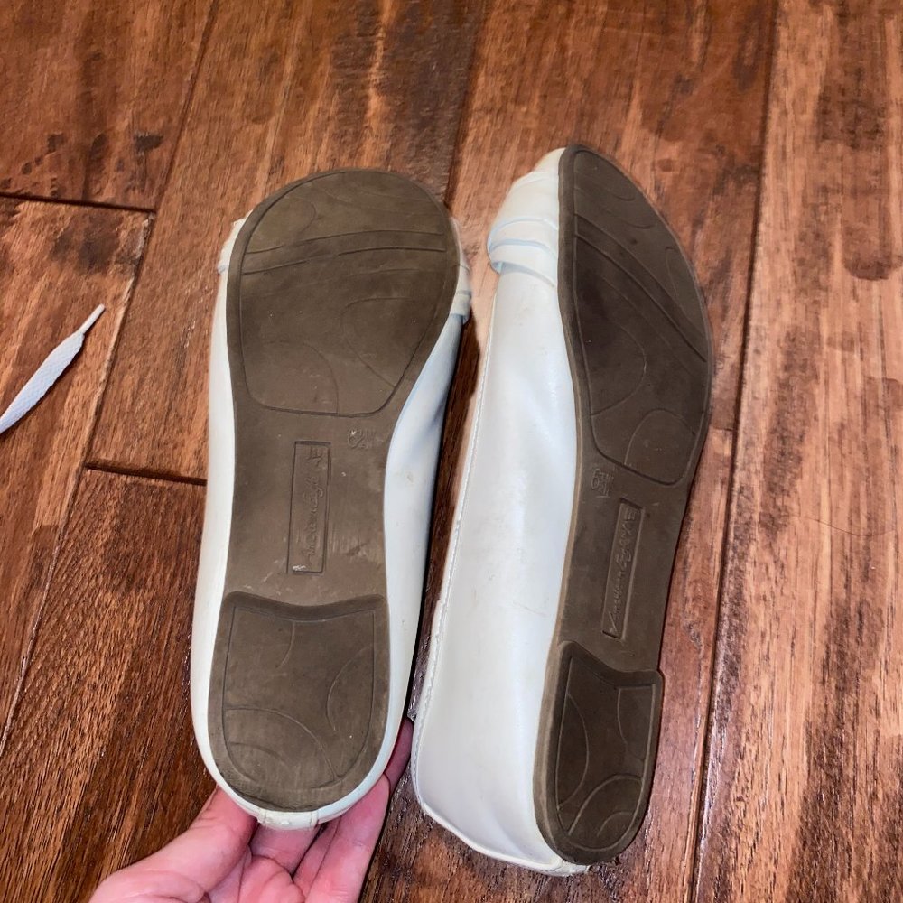 American Eagle White Flats 6.5 - Picture 3 of 3